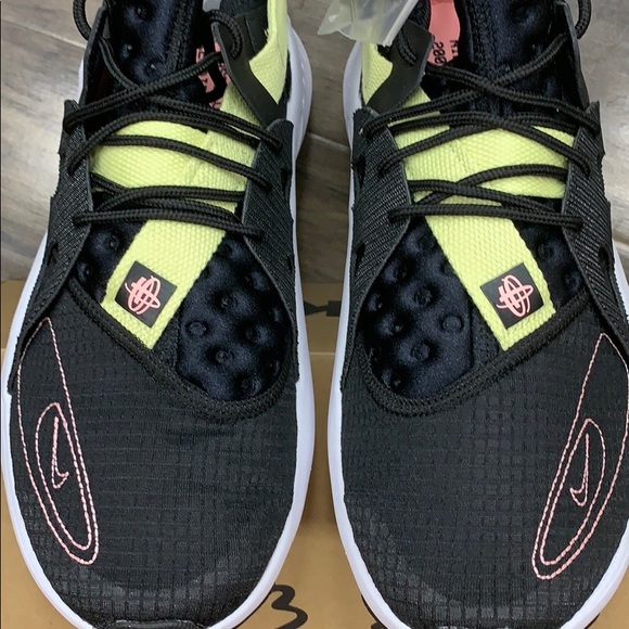 black and pink huaraches